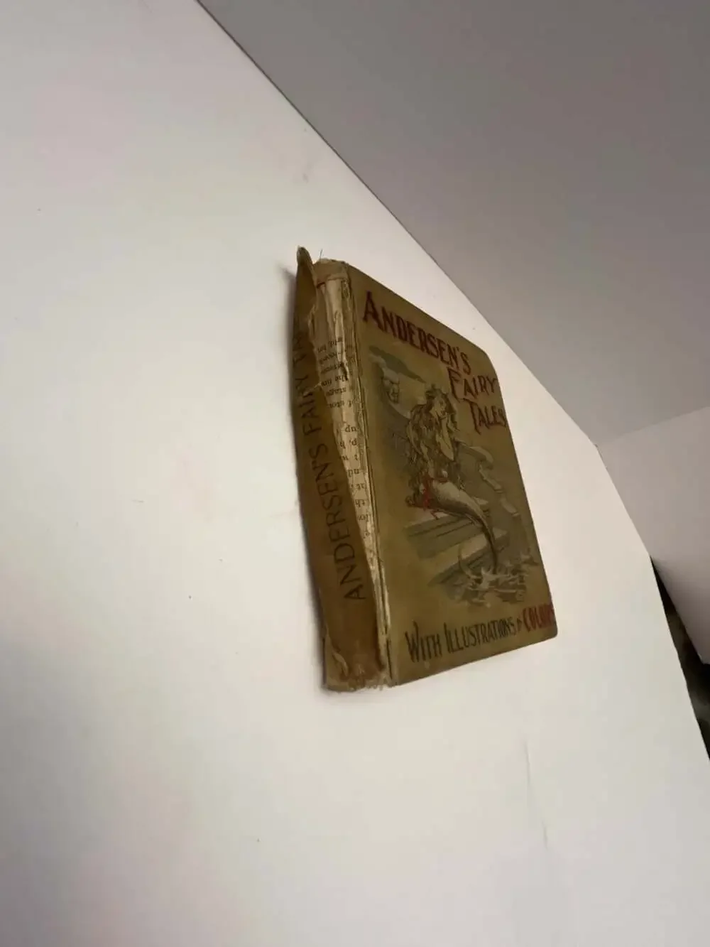 Andersen's Fairy Tales with Illustrations in Colors (Vintage Hardcover Edition)